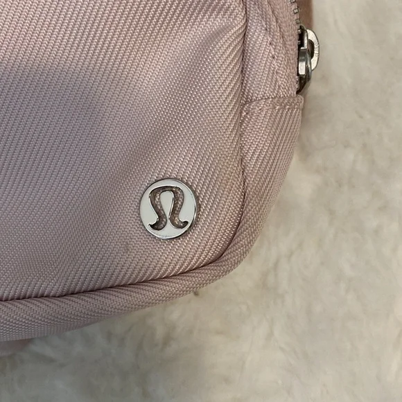 Lululemon everywhere belt bag pastel pink good used condition - Picture 5 of 5